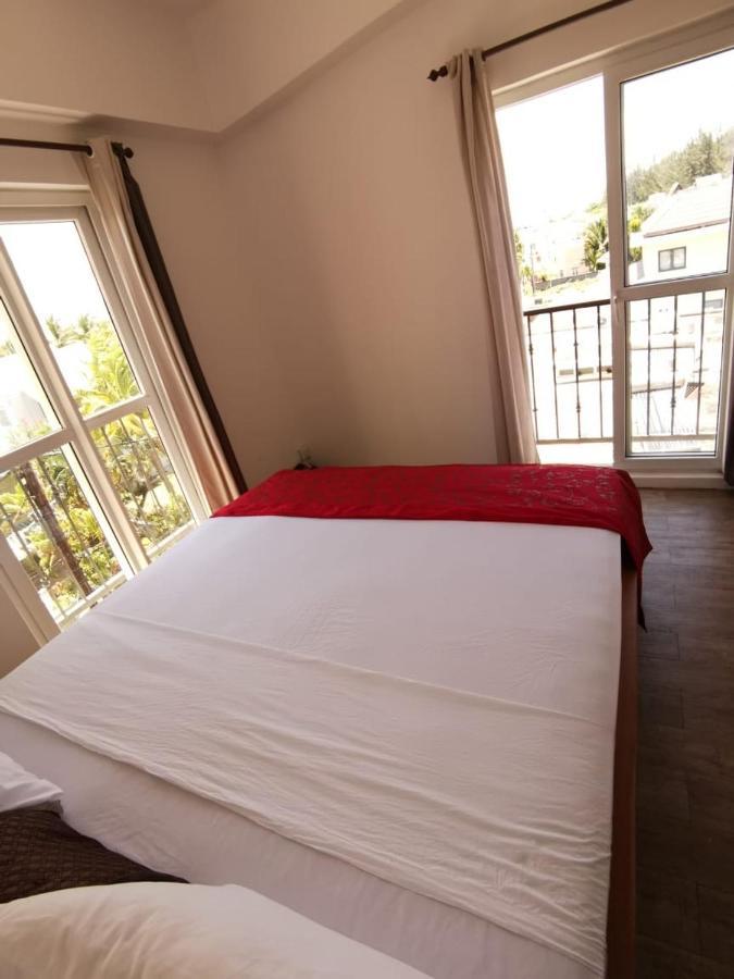 Rayon Vert Bleuphorie Beach Apartment Flic en Flac Bagian luar foto