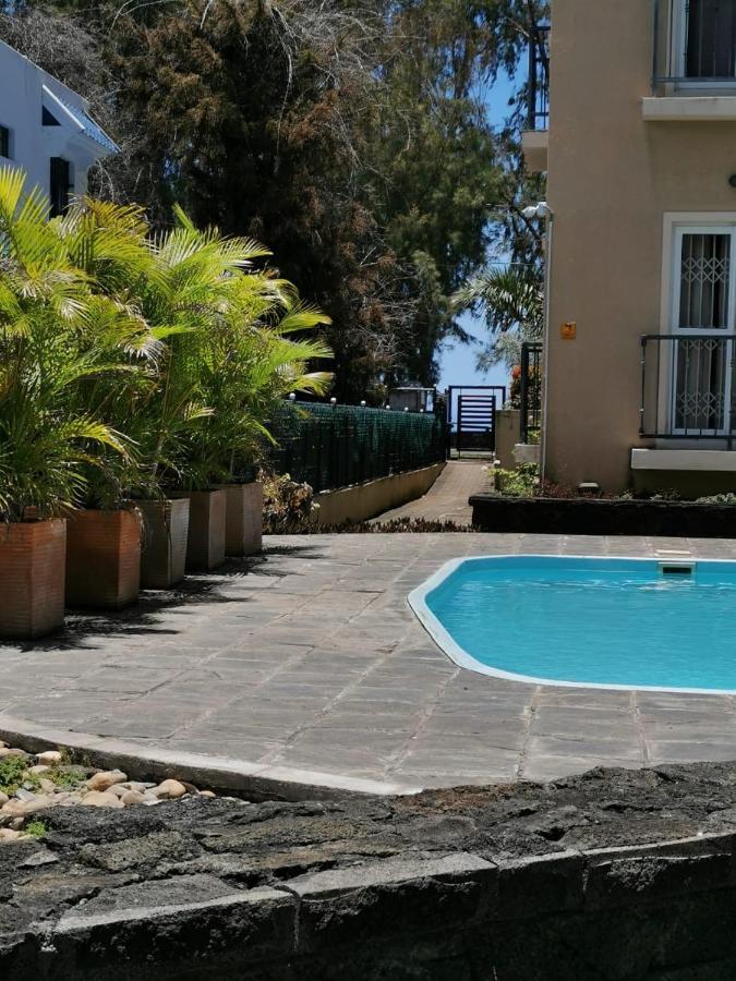 Rayon Vert Bleuphorie Beach Apartment Flic en Flac Bagian luar foto